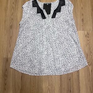 Daniel Rainn White Boxy Blouse Bib Collar